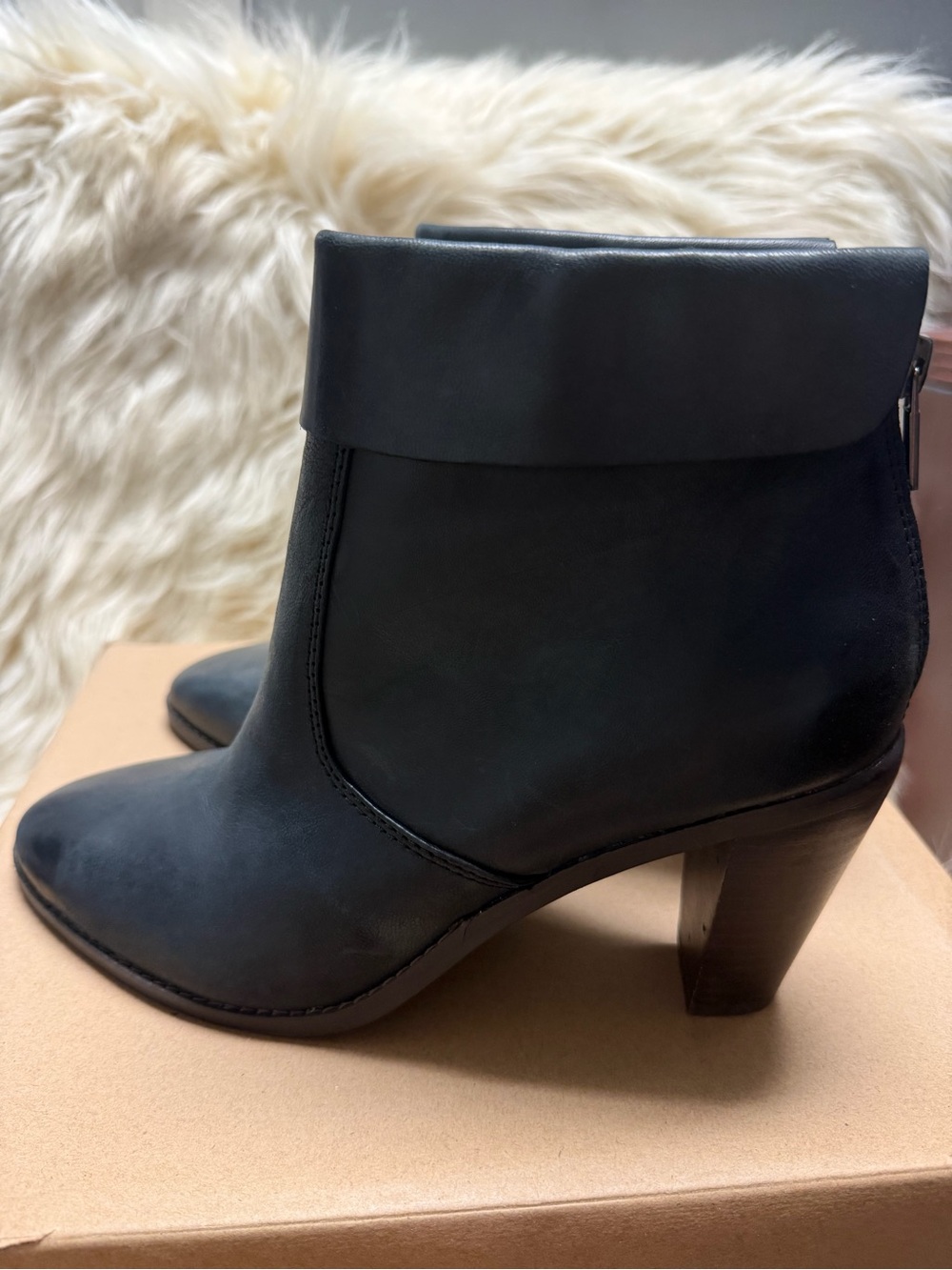 NWT Women's Black Fold-Top Leather Ankle Boots SIZE 9.